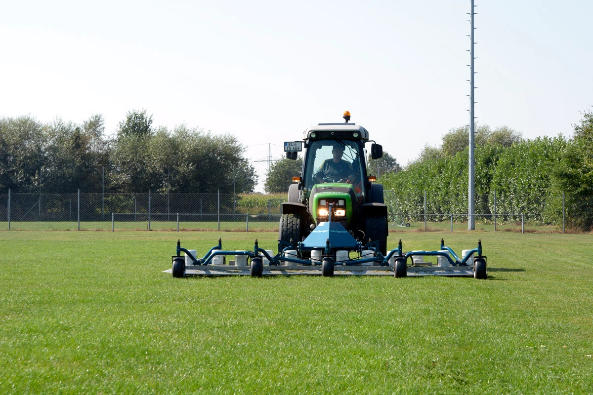 Green Clipper Sport voetbalveld grasmaaier - professionele frontmaaier met 4,1 meter werkbreedte voor sportvelden